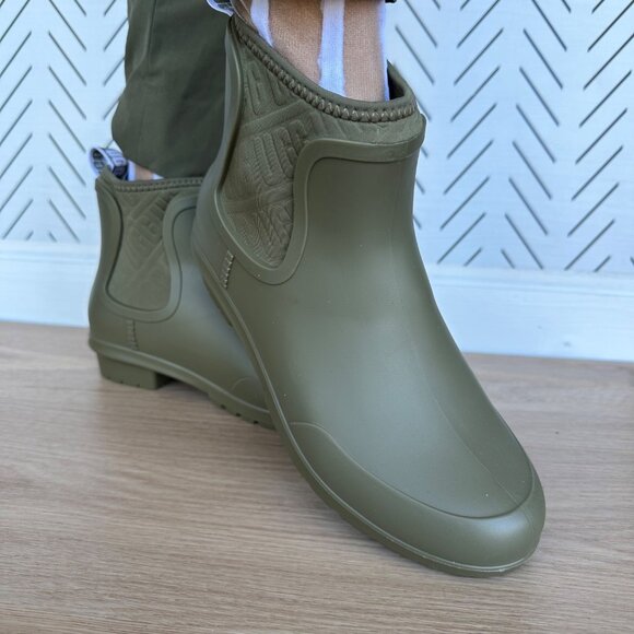 ⭐UGG Australia Women Boots Waterproof Rain Sz 7 Chevonne Geniune Sheep Fur Olive - Picture 3 of 10